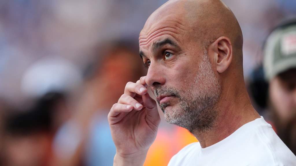 Pep Guardiola durante una reunión con directivos de la FIGC para dirigir a la selección de Italia