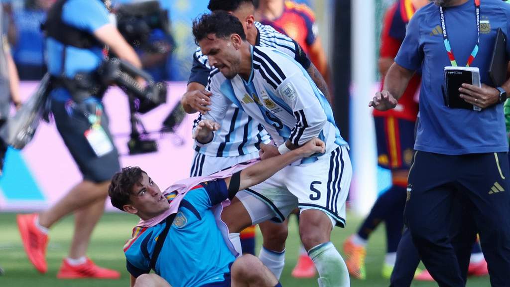 Gavi en un homenaje tras ganar la final de la Copa del Mundo