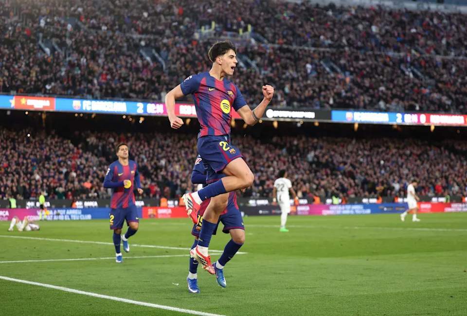 Marc Bernal durante un entrenamiento con el Barcelona