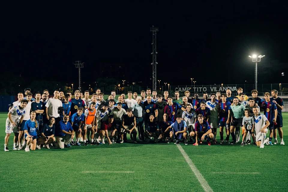 Jugadores del Barcelona celebrando un gol durante el partido amistoso contra CE Europa