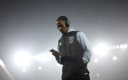 Crysencio Summerville en acción previa a un partido en Inglaterra