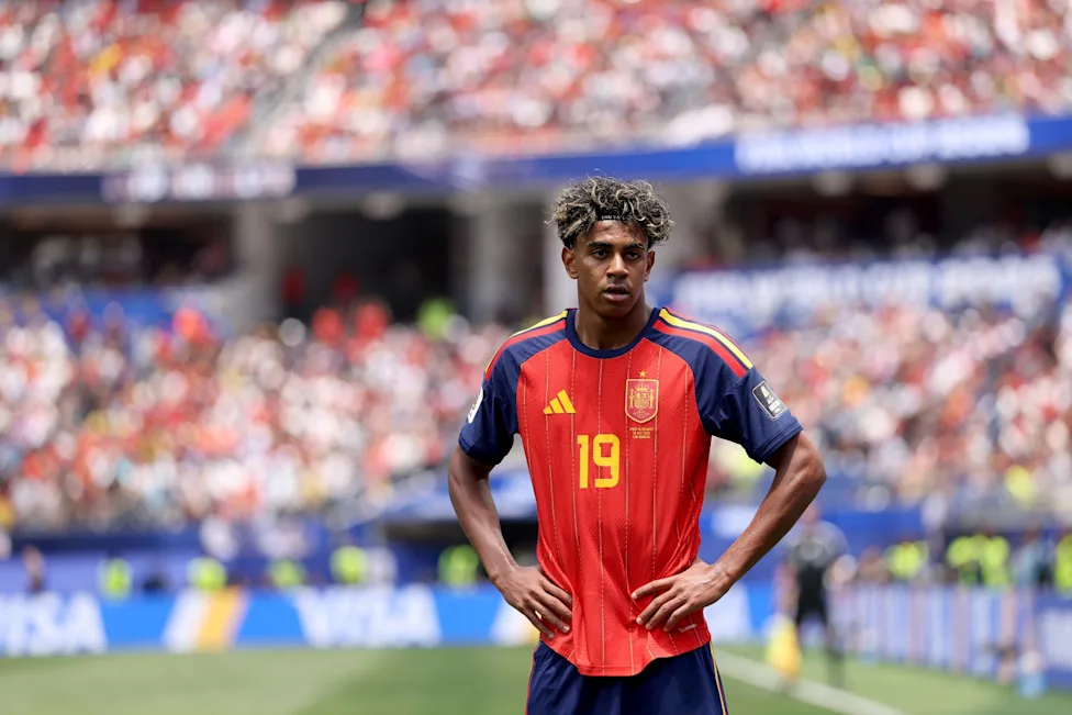 Lamine Yamal celebrando con la selección de España tras ganar la Copa del Mundo