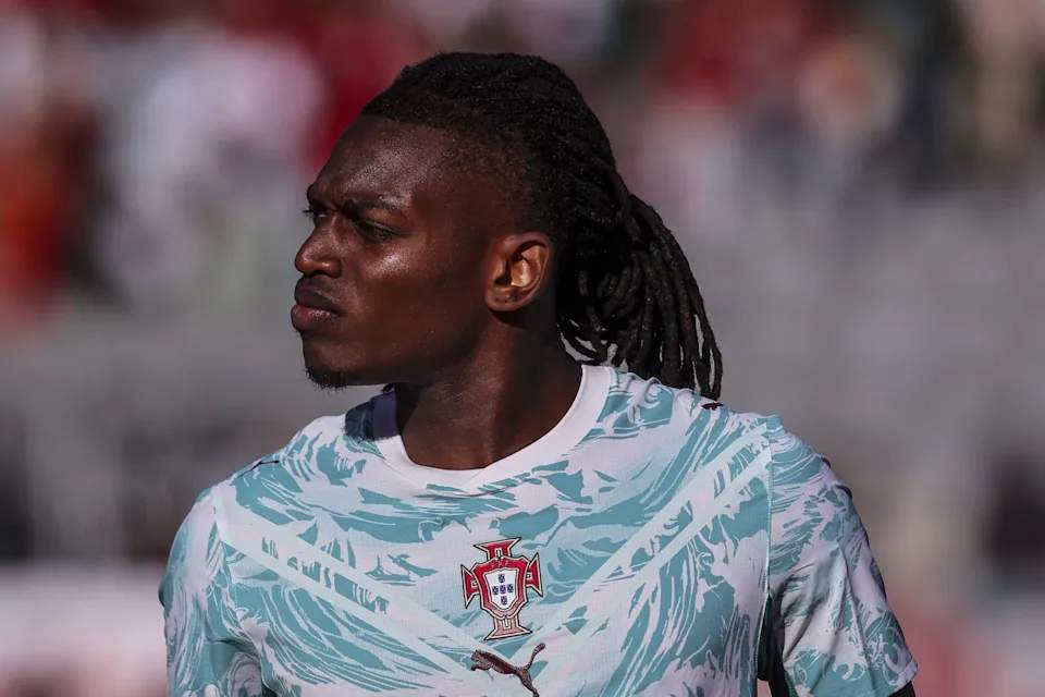 Rafael Leao durante un partido con el AC Milan en la Serie A italiana